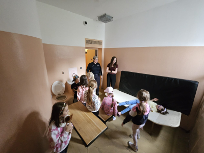 Fotogalerie Návštěva dětí na stanici Policie ČR, foto č. 14