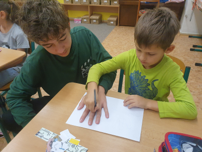 Fotogalerie Deváťáci čtou prvňáčkům, foto č. 34