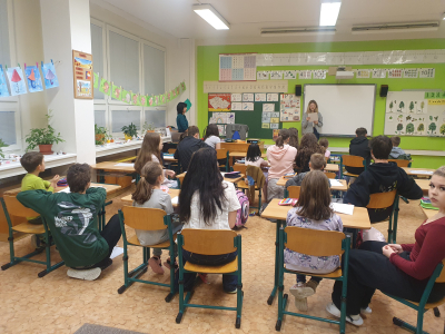 Fotogalerie Deváťáci čtou prvňáčkům, foto č. 30