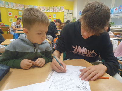 Fotogalerie Deváťáci čtou prvňáčkům, foto č. 29