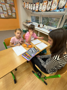 Fotogalerie Deváťáci čtou prvňáčkům, foto č. 58