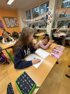 Fotogalerie Deváťáci čtou prvňáčkům, foto č. 65