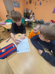 Fotogalerie Deváťáci čtou prvňáčkům, foto č. 70