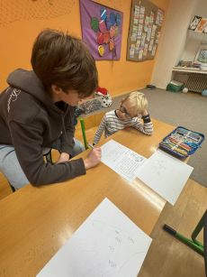 Fotogalerie Deváťáci čtou prvňáčkům, foto č. 60