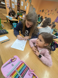 Fotogalerie Deváťáci čtou prvňáčkům, foto č. 69