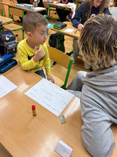 Fotogalerie Deváťáci čtou prvňáčkům, foto č. 62