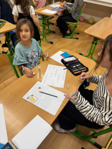 Fotogalerie Deváťáci čtou prvňáčkům, foto č. 54