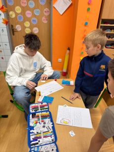 Fotogalerie Deváťáci čtou prvňáčkům, foto č. 45