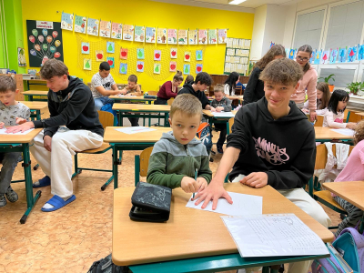 Fotogalerie Deváťáci čtou prvňáčkům, foto č. 27