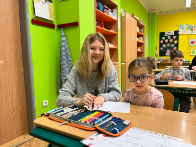 Fotogalerie Deváťáci čtou prvňáčkům, foto č. 25