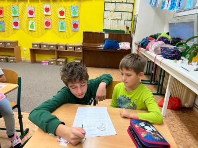 Fotogalerie Deváťáci čtou prvňáčkům, foto č. 16