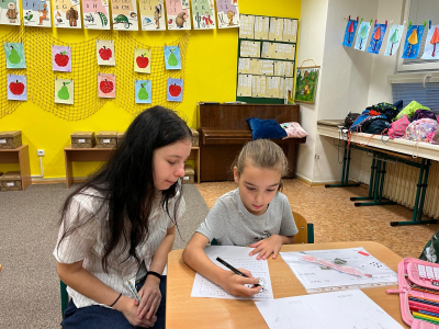 Fotogalerie Deváťáci čtou prvňáčkům, foto č. 23