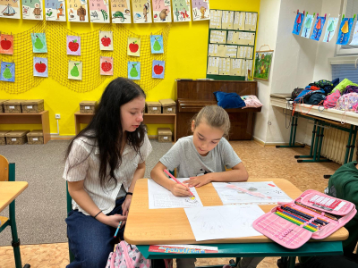 Fotogalerie Deváťáci čtou prvňáčkům, foto č. 14