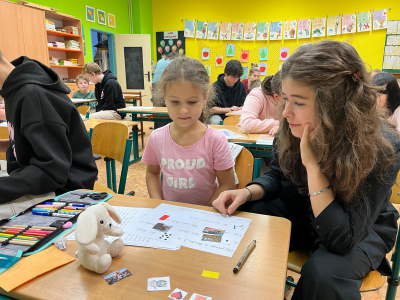 Fotogalerie Deváťáci čtou prvňáčkům, foto č. 17