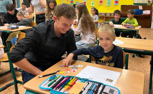 Fotogalerie Deváťáci čtou prvňáčkům, foto č. 12