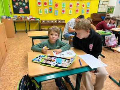 Fotogalerie Deváťáci čtou prvňáčkům, foto č. 9