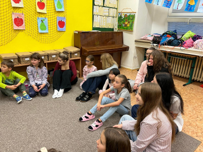 Fotogalerie Deváťáci čtou prvňáčkům, foto č. 5