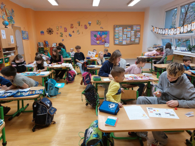 Fotogalerie Deváťáci čtou prvňáčkům, foto č. 48