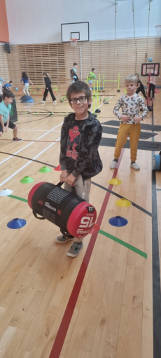 Fotogalerie Fitness odpoledne ve školní družině: Zábava a pohyb pro děti, foto č. 2