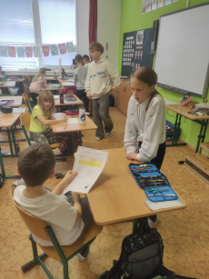 Fotogalerie Starší žáci si vyzkoušeli roli učitelů, foto č. 16