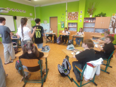 Fotogalerie Starší žáci si vyzkoušeli roli učitelů, foto č. 6