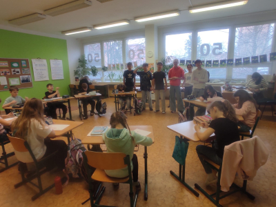 Fotogalerie Starší žáci si vyzkoušeli roli učitelů, foto č. 4