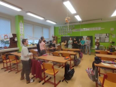 Fotogalerie Starší žáci si vyzkoušeli roli učitelů, foto č. 1